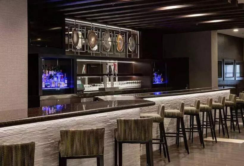 Отель Embassy Suites By Hilton Las Vegas