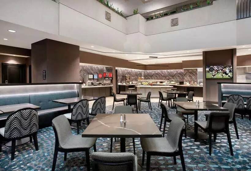 ホテル Embassy Suites By Hilton Orlando Airport