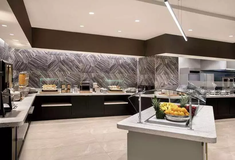 ホテル Embassy Suites By Hilton Orlando Airport