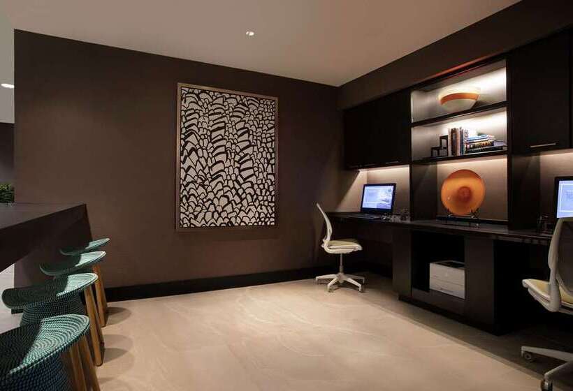 בית מלון כפרי Embassy Suites By Hilton Orlando Airport