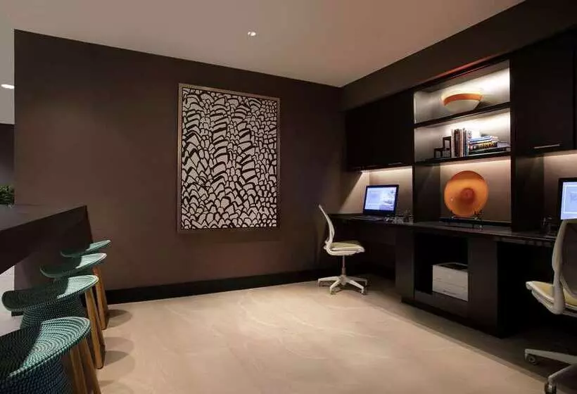 ホテル Embassy Suites By Hilton Orlando Airport