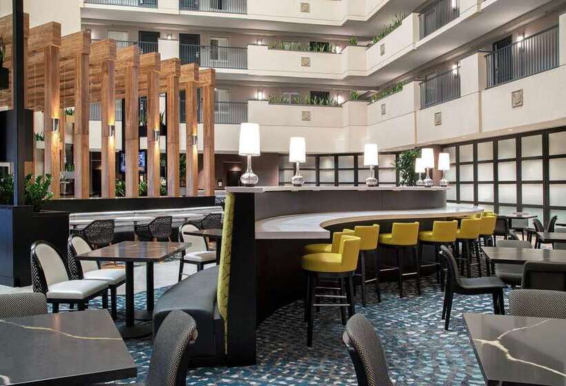 בית מלון כפרי Embassy Suites By Hilton Orlando Airport