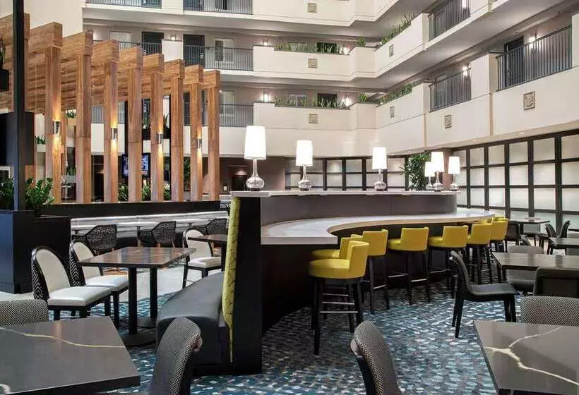 ホテル Embassy Suites By Hilton Orlando Airport