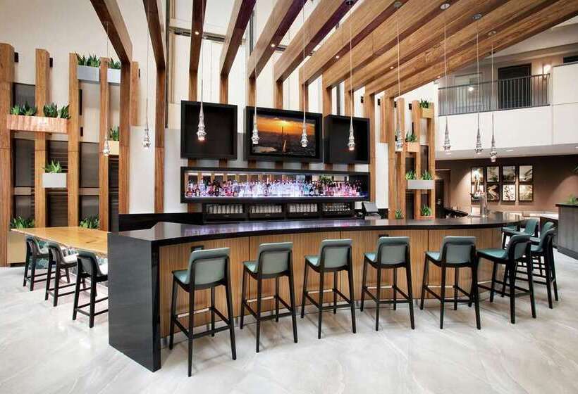 בית מלון כפרי Embassy Suites By Hilton Orlando Airport