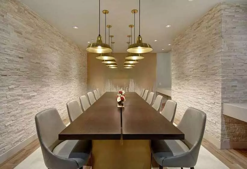 هتل Embassy Suites By Hilton Raleigh Durham Research Triangle