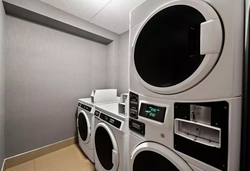 Отель Fairfield By Marriott Chesapeake