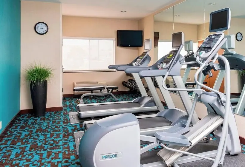 هتل Fairfield Inn & Suites Lincoln