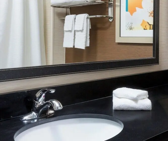 هتل Fairfield Inn & Suites Lincoln
