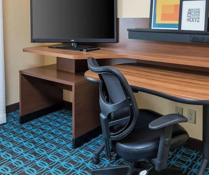 هتل Fairfield Inn & Suites Lincoln