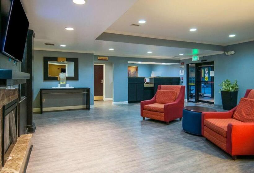 호텔 Quality Inn & Suites