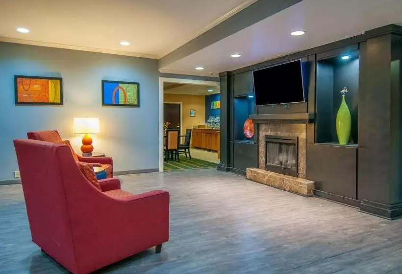 호텔 Quality Inn & Suites