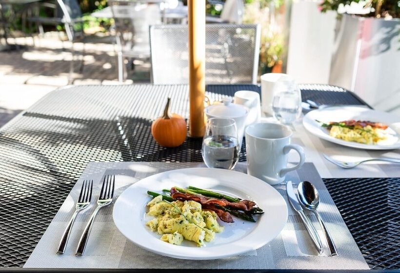 호텔 The Inn At English Meadows