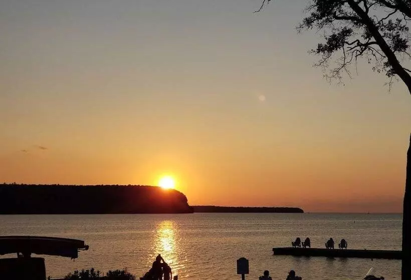 モーテル Edgewater Resort