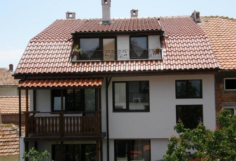 پانسیون Emona Guest House