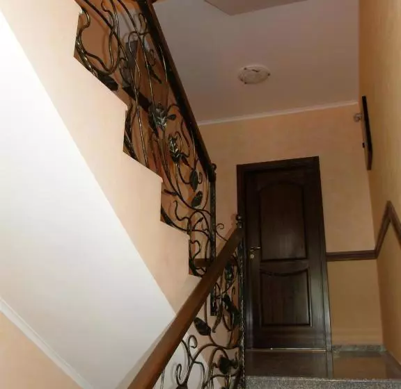 پانسیون Emona Guest House