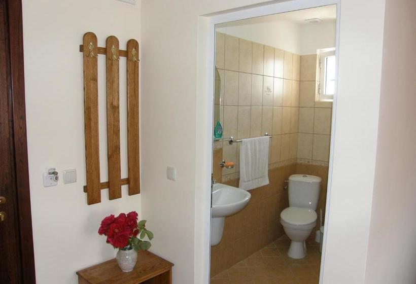 پانسیون Emona Guest House