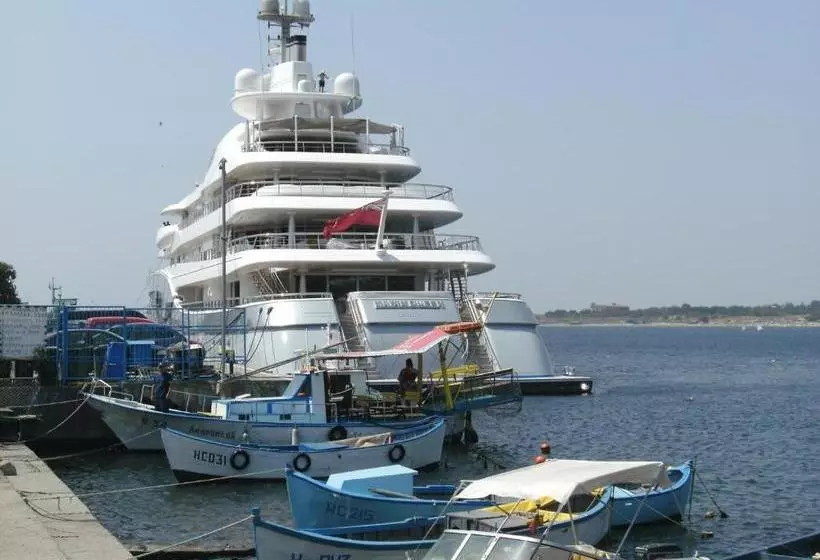 پانسیون Emona Guest House