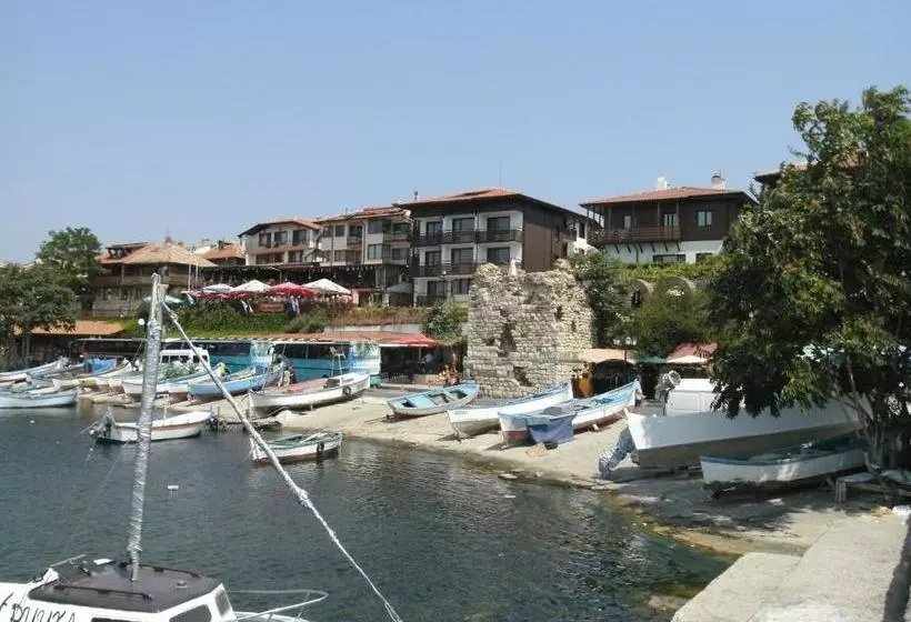 پانسیون Emona Guest House