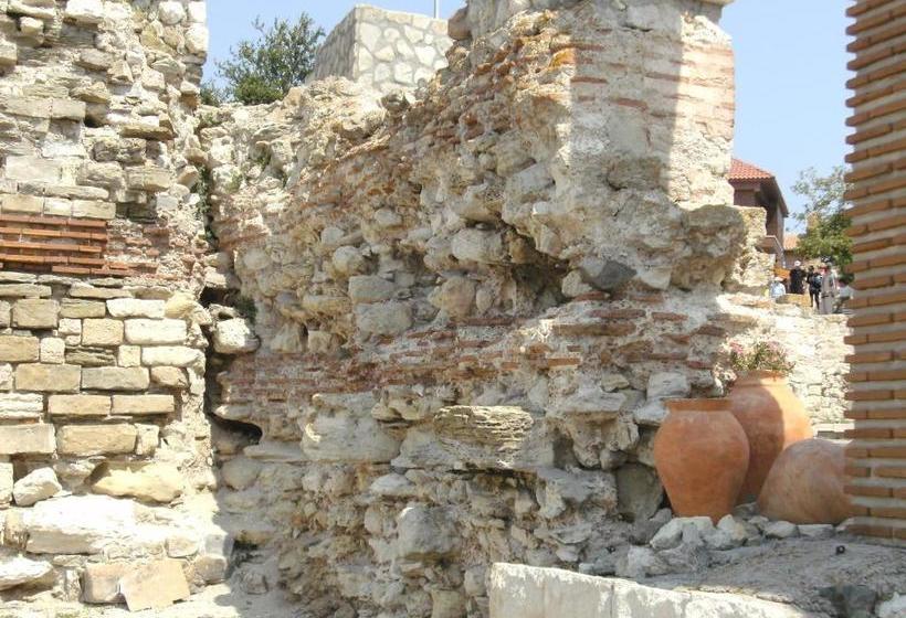 پانسیون Emona Guest House