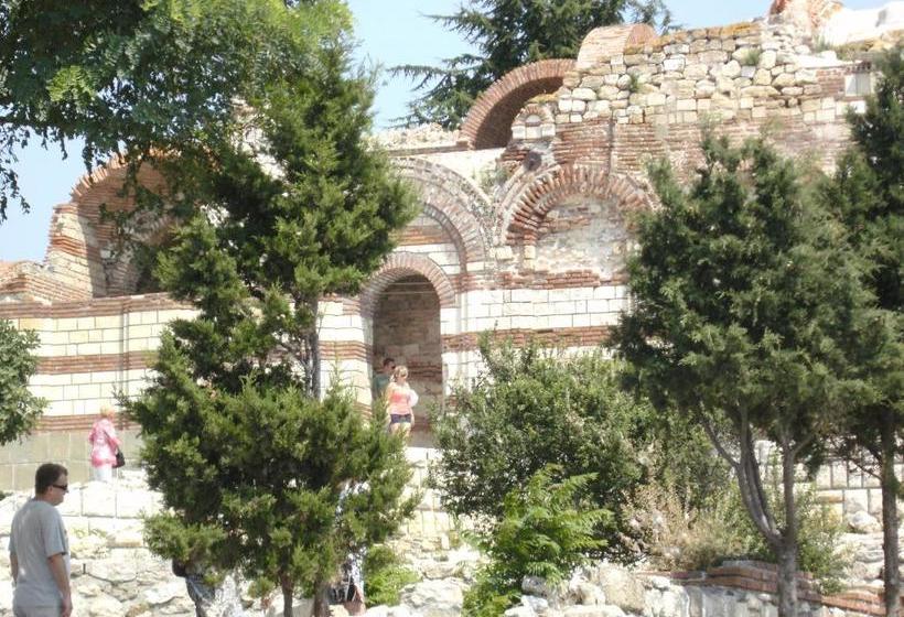 پانسیون Emona Guest House