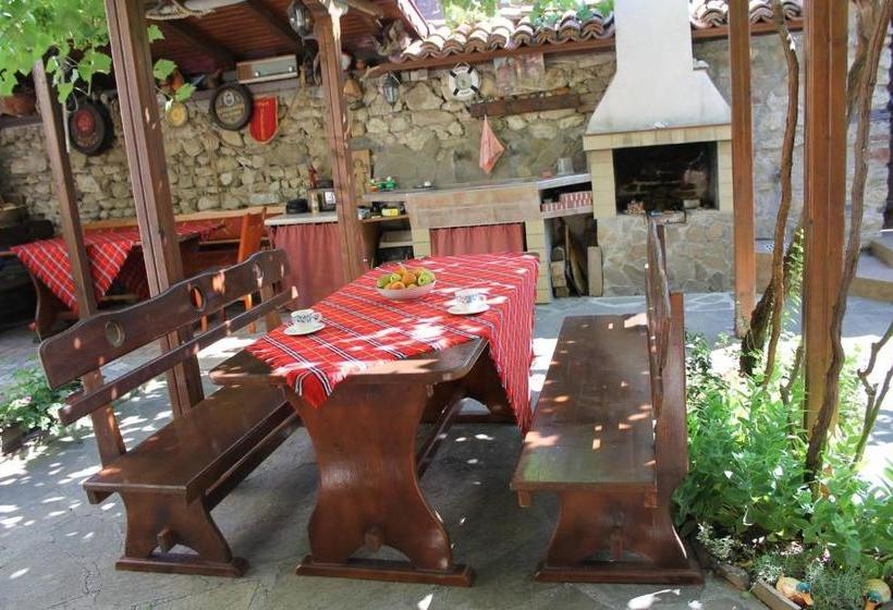 پانسیون Emona Guest House