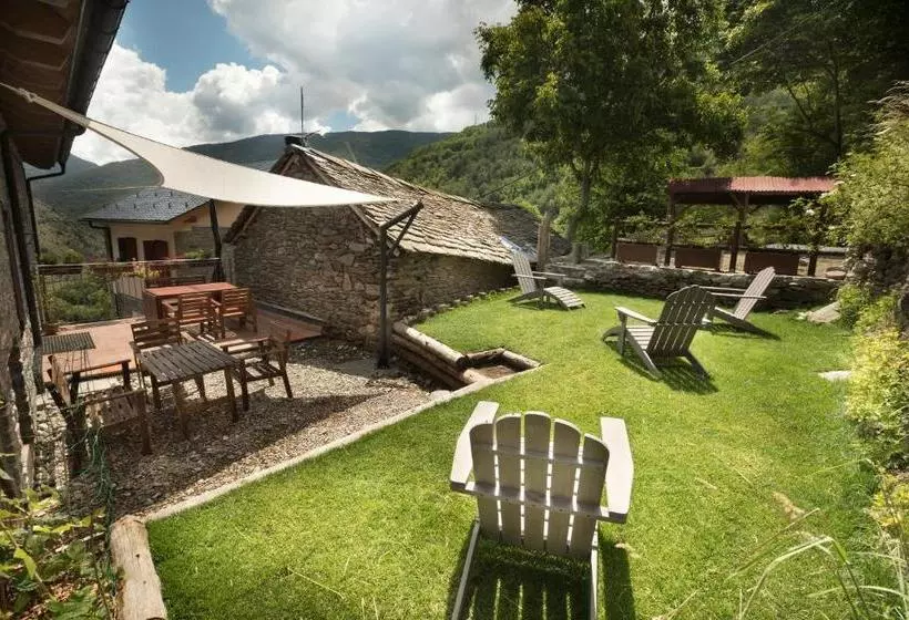 Abadía De Montenartró  Hostel