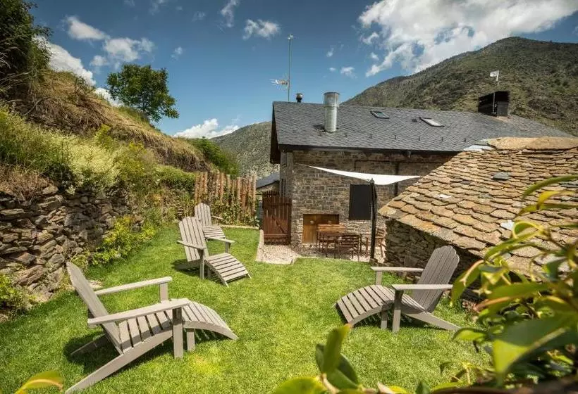 Abadía De Montenartró  Hostel