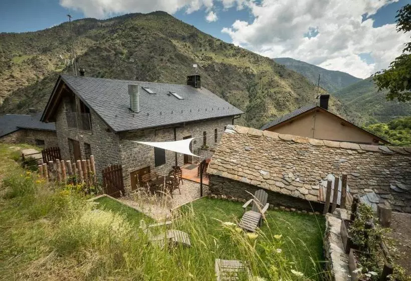 Abadía De Montenartró  Hostel