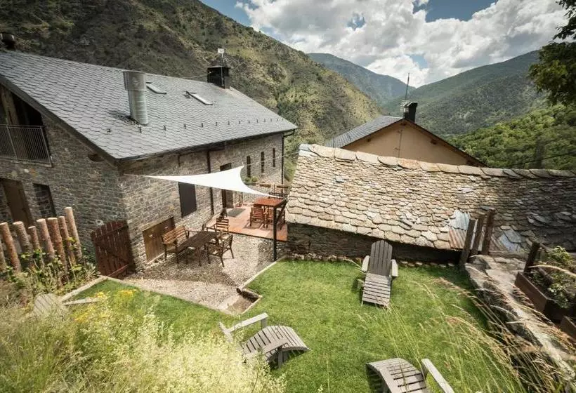 Abadía De Montenartró  Hostel