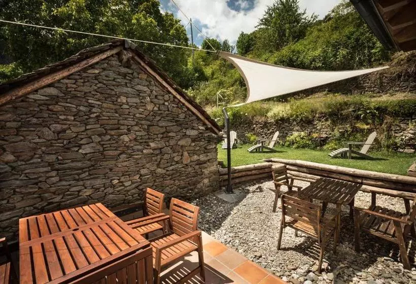Abadía De Montenartró  Hostel