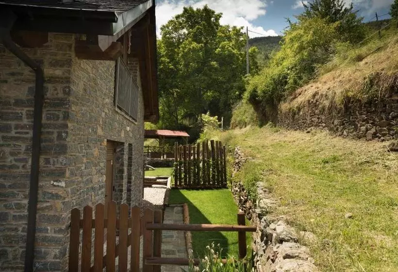 Abadía De Montenartró  Hostel
