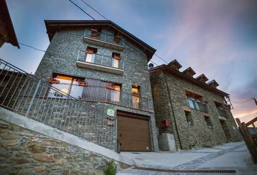 Abadía De Montenartró  Hostel