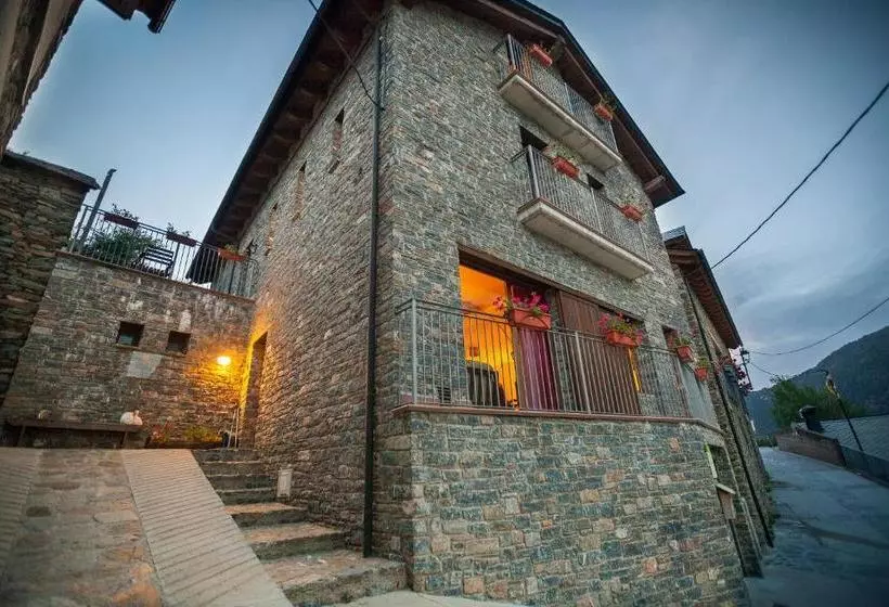 Abadía De Montenartró  Hostel