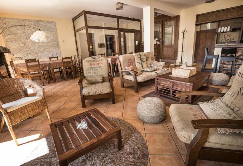 Abadía De Montenartró Hostel