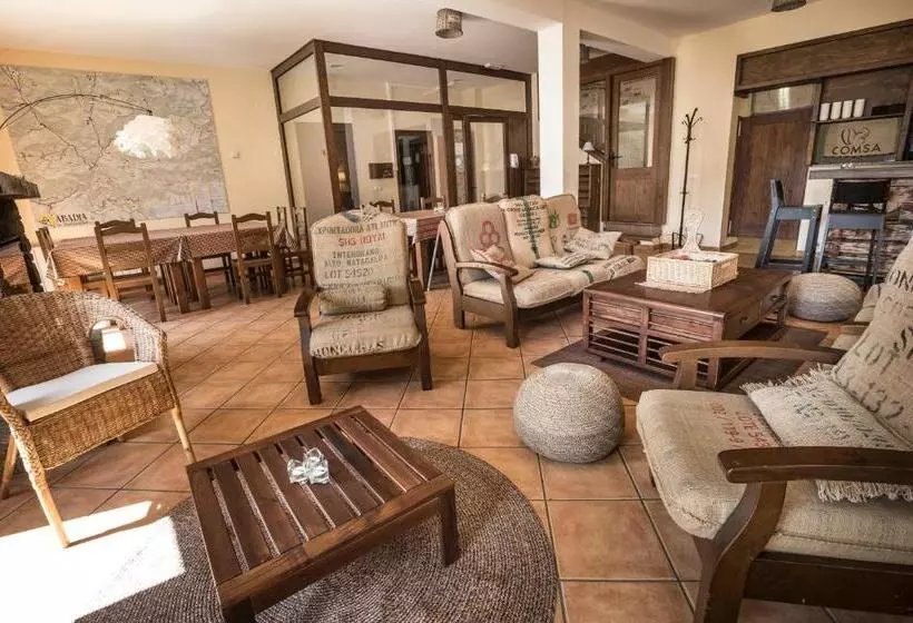 Abadía De Montenartró  Hostel