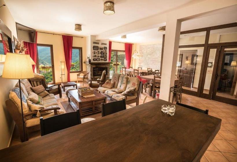 Abadía De Montenartró Hostel