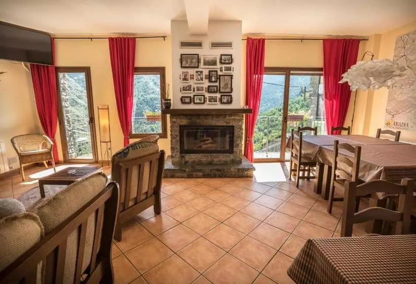 Abadía De Montenartró  Hostel