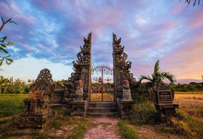 مبيت وإفطار Nalika Beach Resort & Restaurant   Adults Only