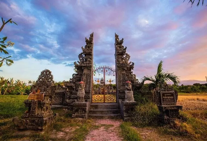 Aamiaismajoitus (B&B) Nalika Beach Resort & Restaurant   Adults Only