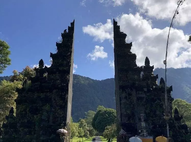 Aamiaismajoitus (B&B) Nalika Beach Resort & Restaurant   Adults Only