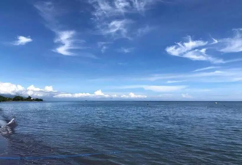 Aamiaismajoitus (B&B) Nalika Beach Resort & Restaurant   Adults Only