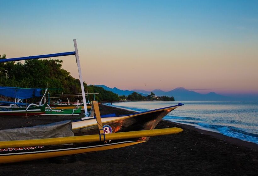 مبيت وإفطار Nalika Beach Resort & Restaurant   Adults Only