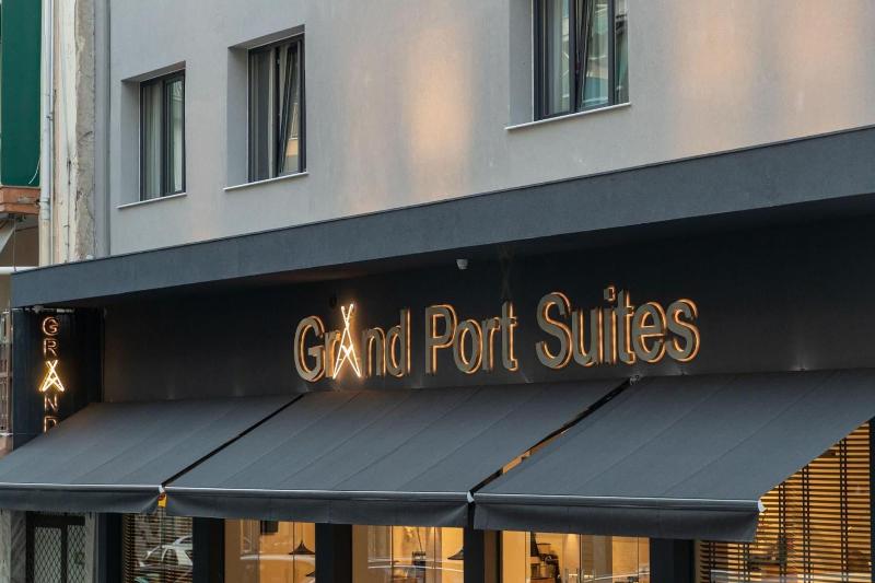 هتل Grand Port Suites