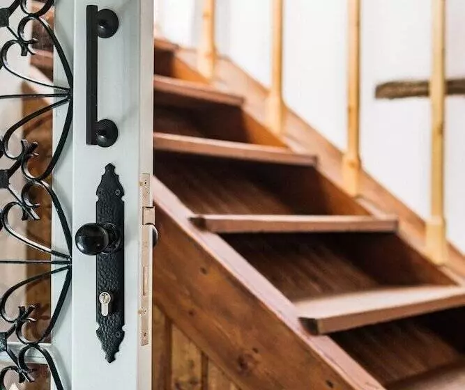 هتل Nicosia Eagle Eye