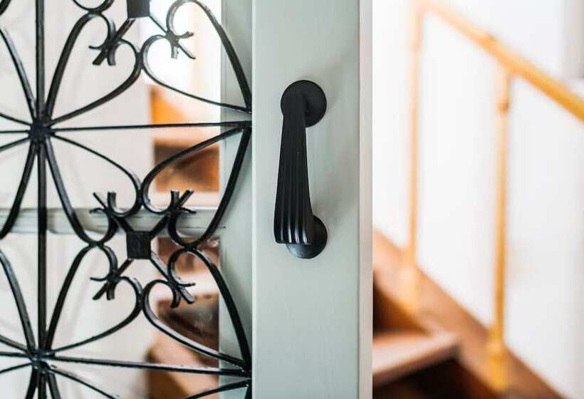 هتل Nicosia Eagle Eye