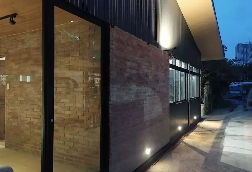 ホテル The Hub District Garden Suites