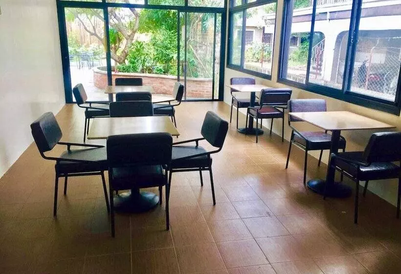 ホテル The Hub District Garden Suites