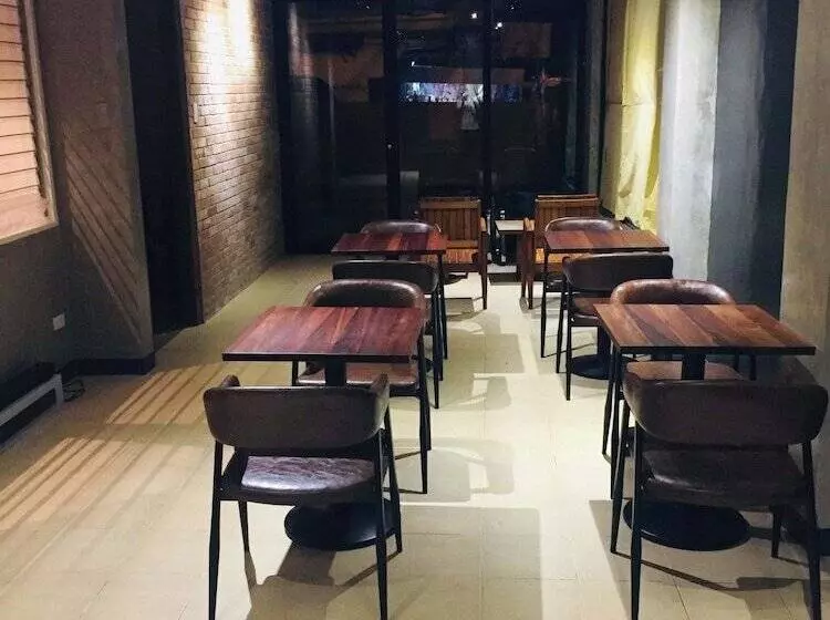 ホテル The Hub District Garden Suites