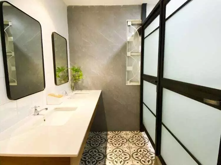 ホテル The Hub District Garden Suites