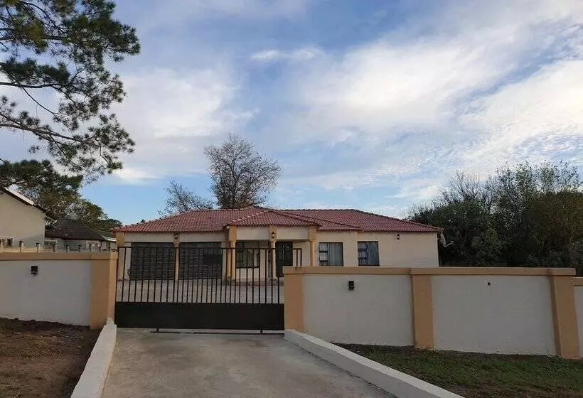 Majatalo Lindo Guest House